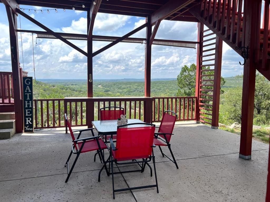 Hilltop Haven: Spacious 2BR Home with Jacuzzi, Scenic Views, and Pet-Friendly Acres Marble Falls Exterior photo