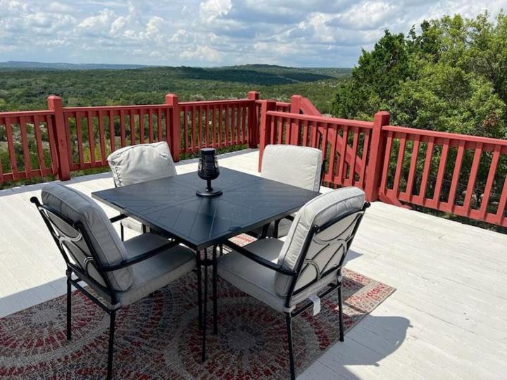Hilltop Haven: Spacious 2BR Home with Jacuzzi, Scenic Views, and Pet-Friendly Acres Marble Falls Exterior photo