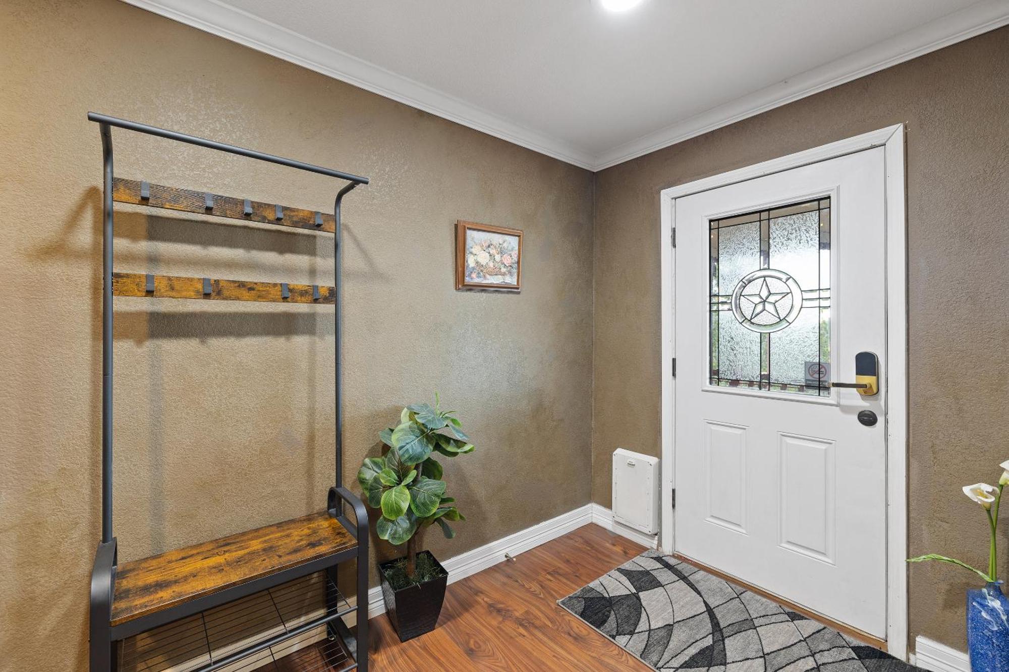Hilltop Haven: Spacious 2BR Home with Jacuzzi, Scenic Views, and Pet-Friendly Acres Marble Falls Exterior photo