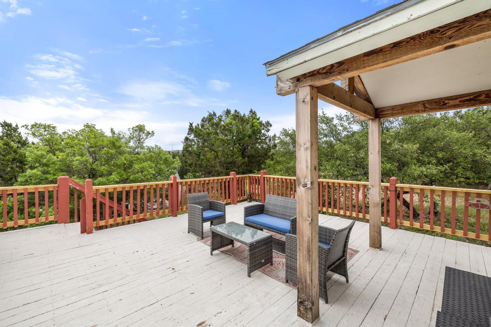 Hilltop Haven: Spacious 2BR Home with Jacuzzi, Scenic Views, and Pet-Friendly Acres Marble Falls Exterior photo