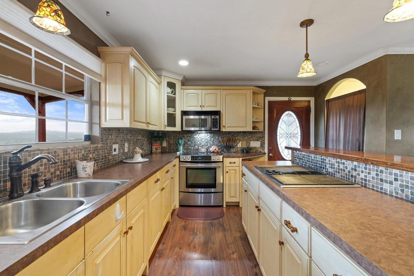 Hilltop Haven: Spacious 2BR Home with Jacuzzi, Scenic Views, and Pet-Friendly Acres Marble Falls Exterior photo